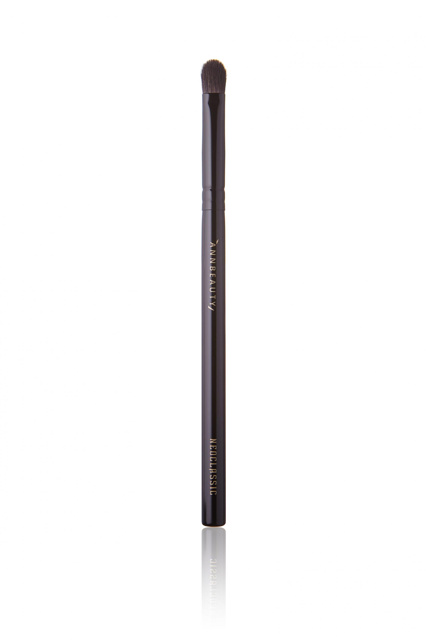 Annbeauty N10 - плоская кисть для растушёвки карандаша и теней вдоль ресничного ряда