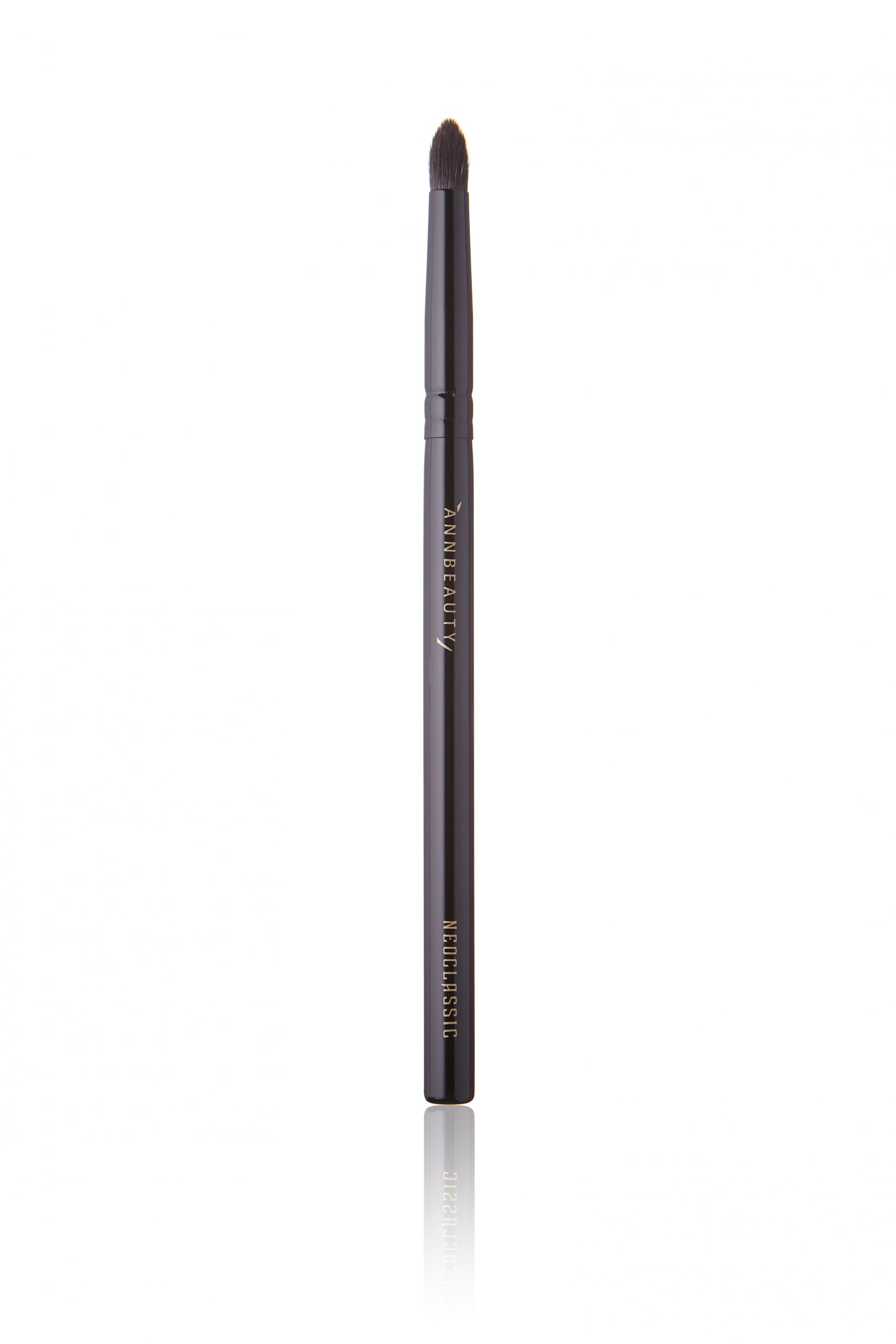 Annbeauty N7 - миниатюрная кисть удобна для нанесения теней и карандаша на определённую зону, а также для проработки нижнего века